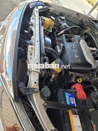 XE GIA ĐÌNH CẦN BÁN XE TOYOTA FORTUNER ĐỜI 2011