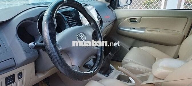 XE GIA ĐÌNH CẦN BÁN XE TOYOTA FORTUNER ĐỜI 2011