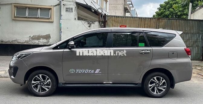 Toyota Innova 2023 số sàn, 1 chủ từ đầu