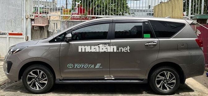 Toyota Innova 2023 số sàn, 1 chủ từ đầu