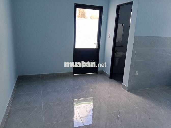 CHO THUÊ NHÀ MẶT TIỀN HẺM NGAY CHÂN CẦU PHÚ LONG QUẬN 12