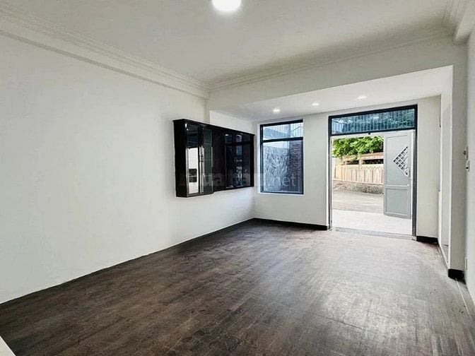 Nhà Bán Quận 3, Ngã Bảy Lý Thái Tổ, 3 Tầng, 63m2, đường Xe Tải