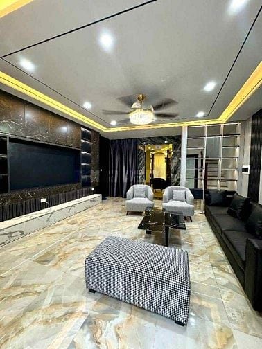 SIÊU HIẾM NHÀ MỚI PHỐ NVC - BỒ ĐỀ - 6TẦNG THANG MÁY - 10.8TỶ 160TR/M 