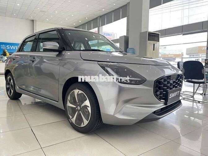 Suzuki Swift 2025 giao ngay màu bạc chỉ 196 triệu