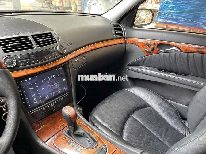 Mercedes E240 model 2005 vành mới