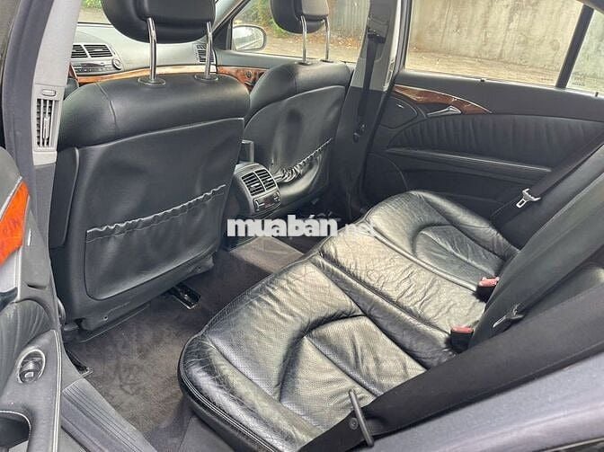 Mercedes E240 model 2005 vành mới