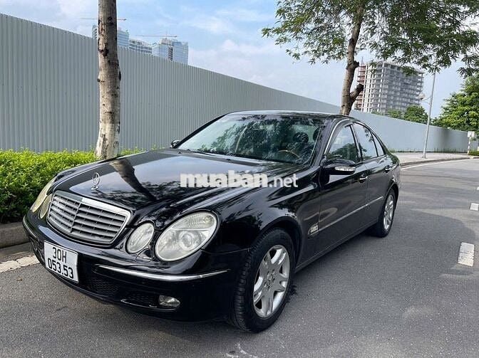 Mercedes E240 model 2005 vành mới