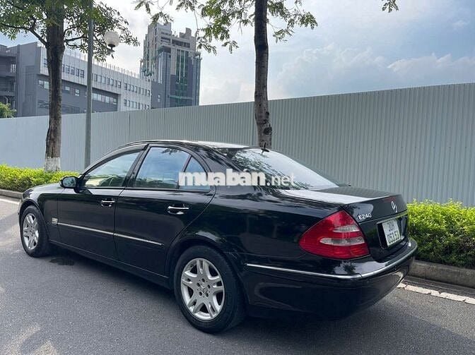 Mercedes E240 model 2005 vành mới