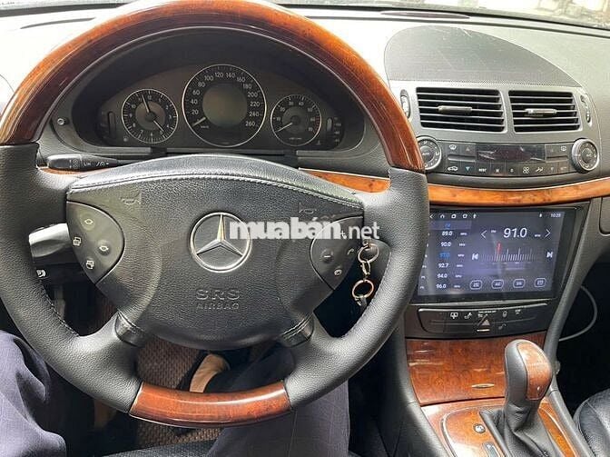 Mercedes E240 model 2005 vành mới