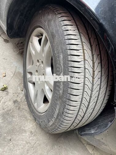 Mercedes E240 model 2005 vành mới