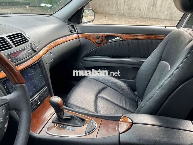 Mercedes E240 model 2005 vành mới