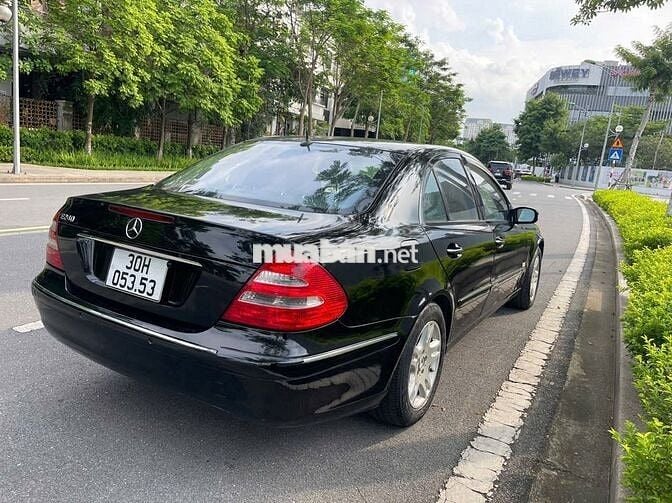 Mercedes E240 model 2005 vành mới