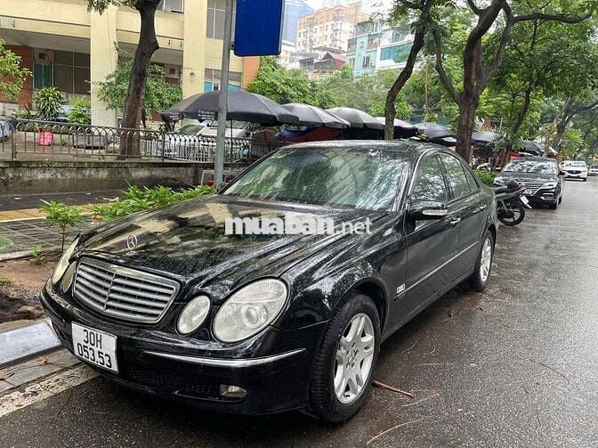 Mercedes E240 model 2005 vành mới