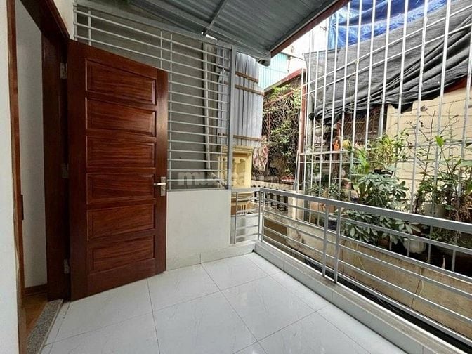 LẠC LONG QUÂN 33m²_5 tầng kiên cố_ngõ rộng thông thoáng, gần mặt đường