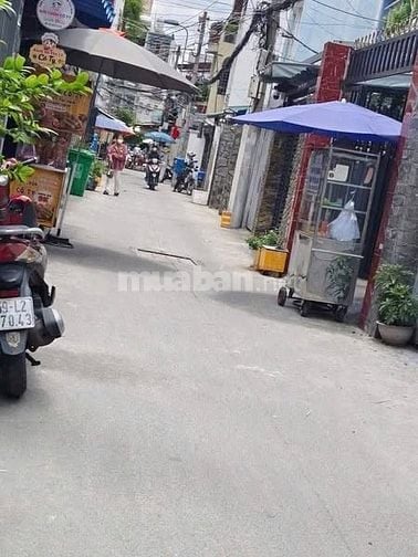  6,8ty Nhà cấp 4 diện tích lớn 3,25 x 16,5 SHR hẻm xe hơi đậu trước nh
