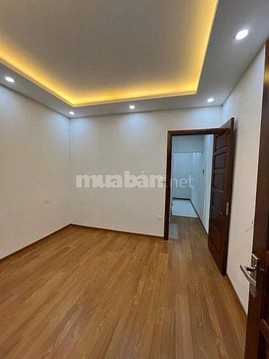 LẠC LONG QUÂN 33m²_5 tầng kiên cố_ngõ rộng thông thoáng, gần mặt đường