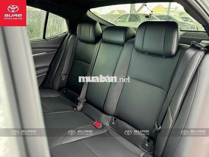 Camry 2.5 HEV Top 2025. Odo 25 km như xe mới