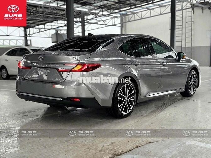 Camry 2.5 HEV Top 2025. Odo 25 km như xe mới