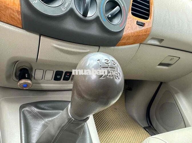 Toyota Innova 2008 G - 270000 km