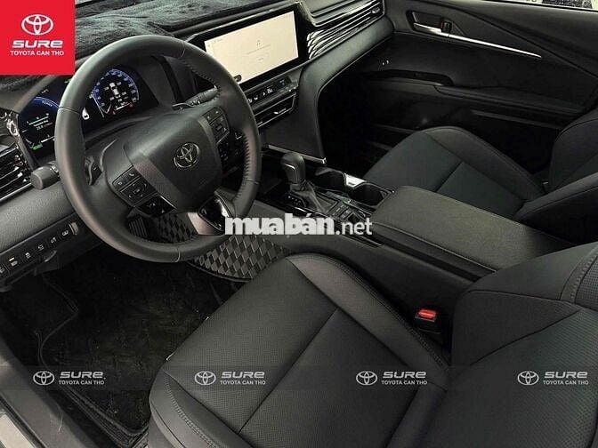 Camry 2.5 HEV Top 2025. Odo 25 km như xe mới