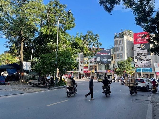 Bán nhà mặt phố Võ Thị Sáu, dt 70m2, mt 18m, giá 21 tỷ.