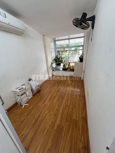 Cho thuê nhà tại tầng 3 đầy đủ tiện nghi, bếp riêng ở tầng 1