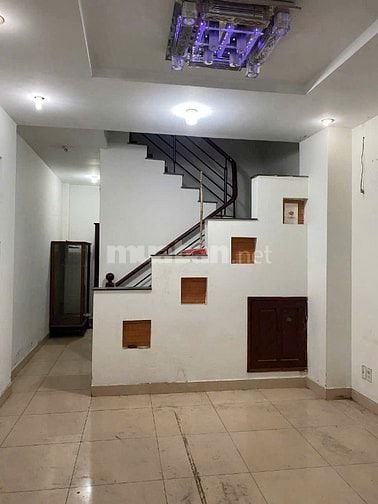 Bán 2 tỷ 770. Nhà 50m2 Huỳnh Văn Bánh gần Lê Văn Sỹ, Xây 1 trệt 3 lầu.