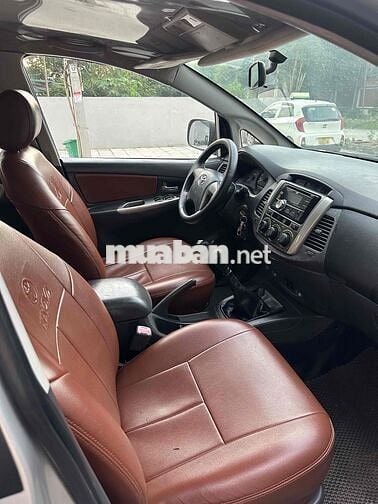 Toyota Innova 2013 2.0E - 15000 km