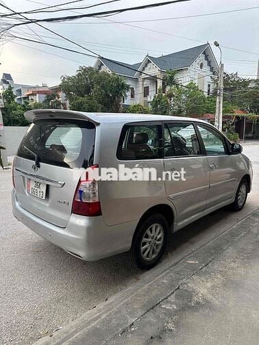 Toyota Innova 2013 2.0E - 15000 km