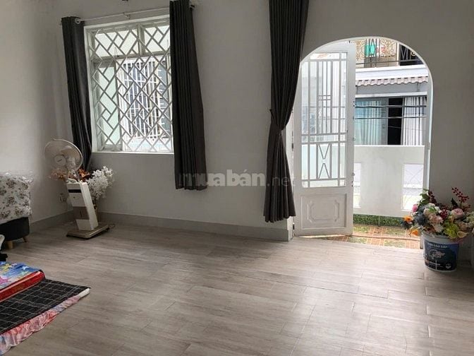 Cho thuê nhà đường Nguyễn Tri Phương, P9, Q10, ngang 5,2x11,5m