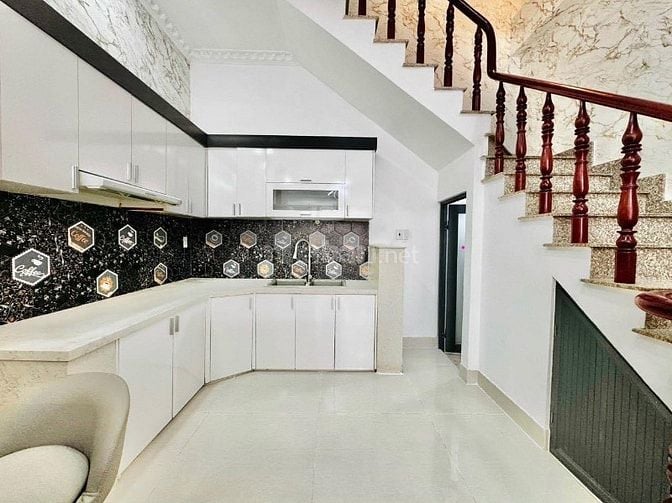 3,85 TỶ CÓ NGAY NHÀ GẦN SÂN BAY TSN. 1T2L 48M2, ĐƯỜNG 6M. 0964463720