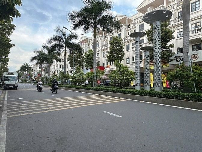 Bán Biệt thự đẳng cấp 4 lầu ngang 12m ngay KDC Cityland P.10 240m2 tiệ