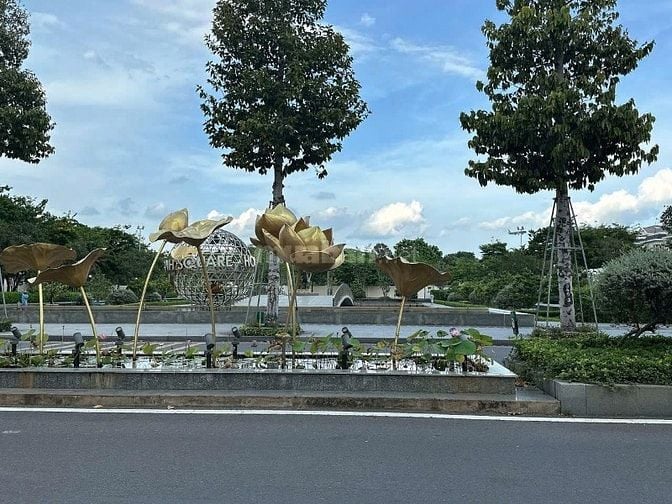 Bán Biệt thự đẳng cấp 4 lầu ngang 12m ngay KDC Cityland P.10 240m2 tiệ