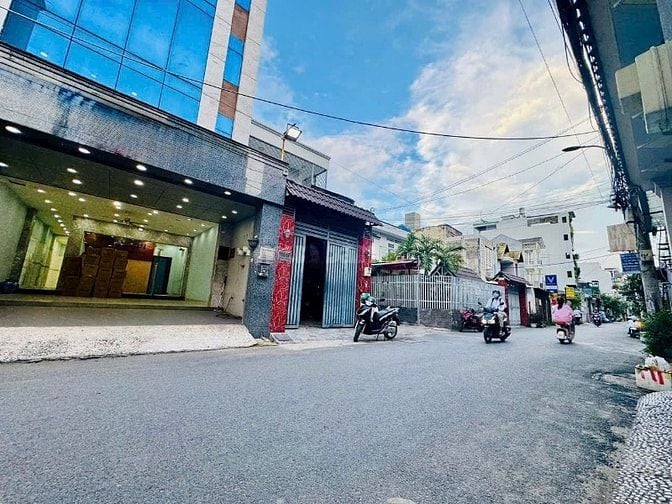 BÁN GẤP TOÀ NHÀ VĂN PHÒNG Đẹp , giá rẻ 