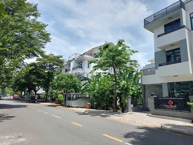 Ra Lô Đất Ngay Trung Tâm Hành Chính Q9 - Giá 30tr/m2 - Sổ Sẵn