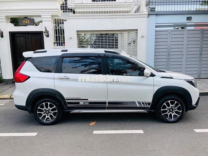 Suzuki XL7 model 2023 số tự động, màu trắng rin