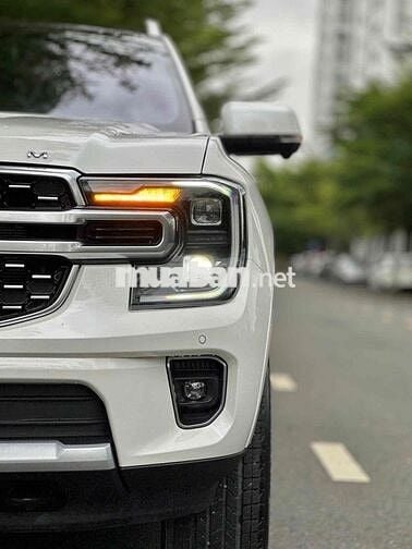 Ford Everest 2025 Platinum 2.0L 4x4 AT - 5000 km