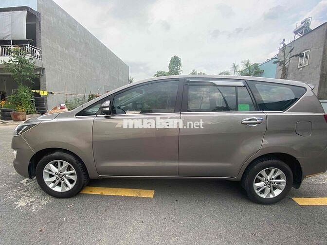 Toyota Innova 2016 2.0E - 750000 km
