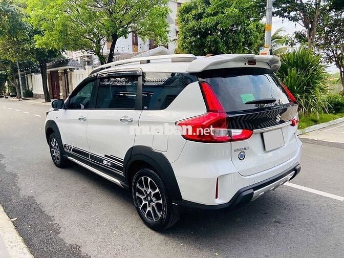 Suzuki XL7 model 2023 số tự động, màu trắng rin