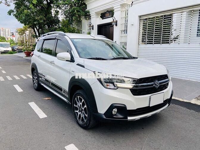Suzuki XL7 model 2023 số tự động, màu trắng rin