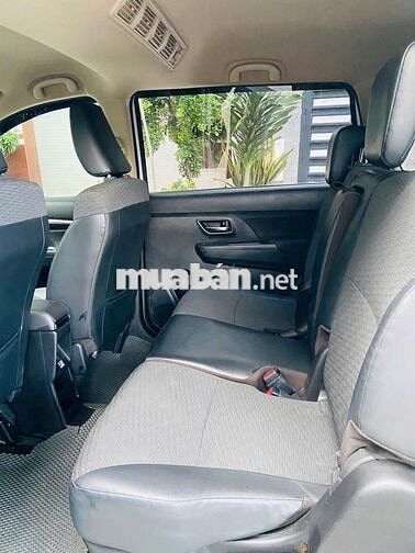 Suzuki XL7 model 2023 số tự động, màu trắng rin
