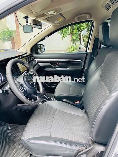 Suzuki XL7 model 2023 số tự động, màu trắng rin