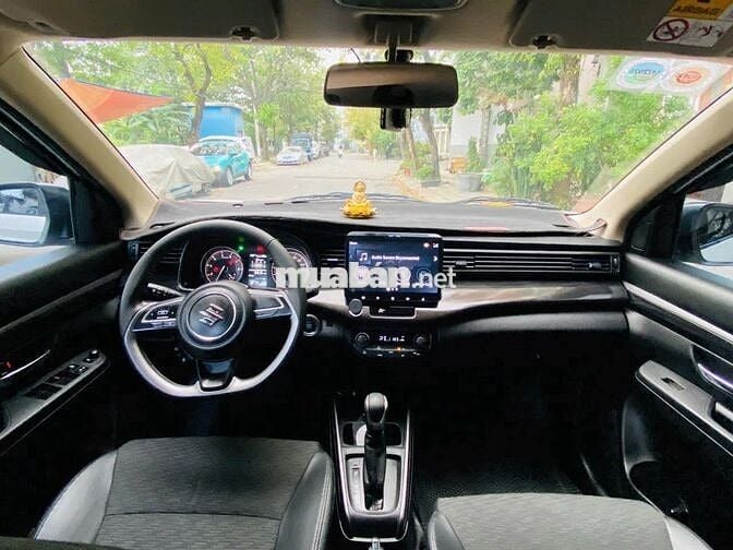 Suzuki XL7 model 2023 số tự động, màu trắng rin