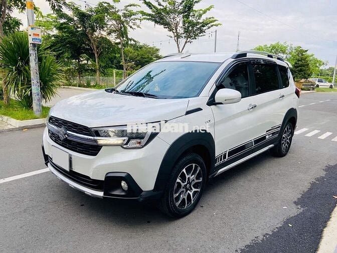Suzuki XL7 model 2023 số tự động, màu trắng rin