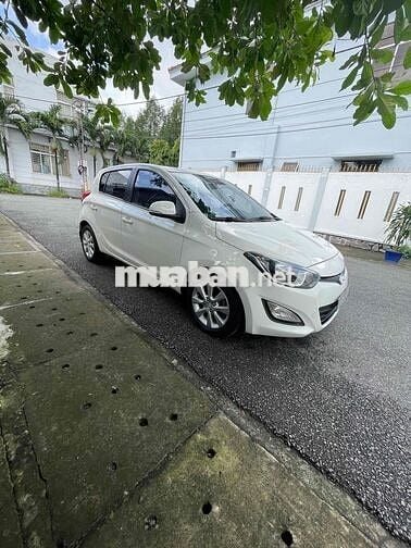 Hyundai i20 2016 1.4 AT - 128000 km