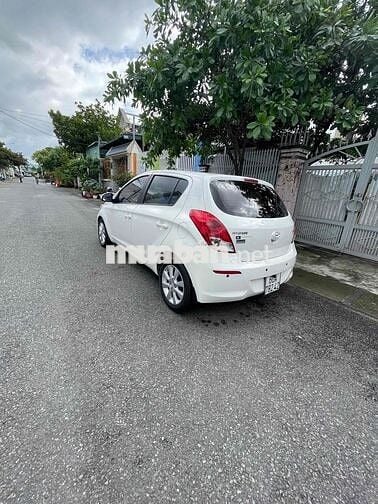Hyundai i20 2016 1.4 AT - 128000 km