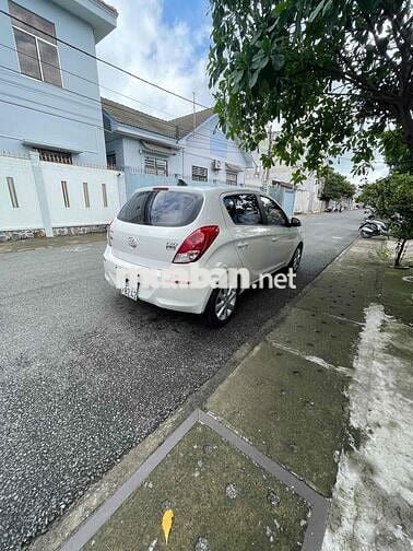 Hyundai i20 2016 1.4 AT - 128000 km