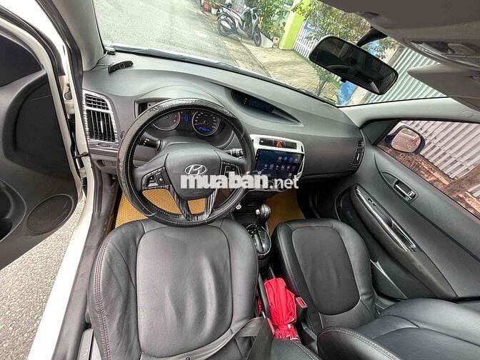 Hyundai i20 2016 1.4 AT - 128000 km