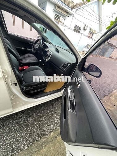 Hyundai i20 2016 1.4 AT - 128000 km