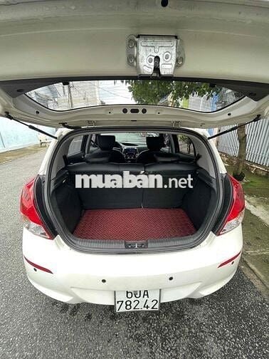 Hyundai i20 2016 1.4 AT - 128000 km